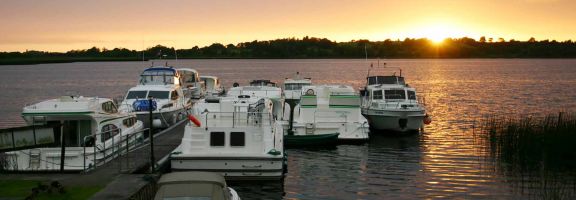 golfreise auf dem Hausboot