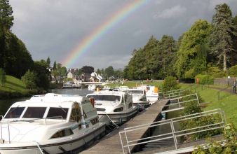 golfreise auf dem Hausboot